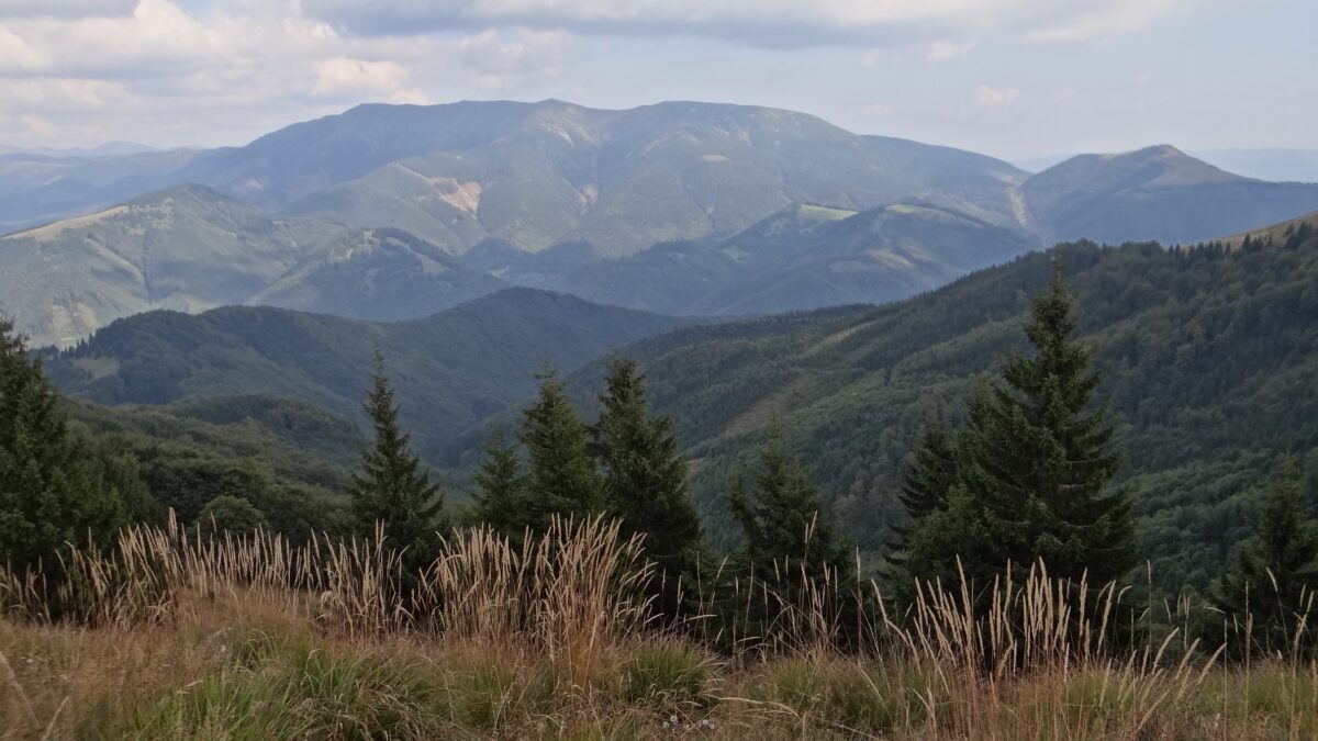 Veľká Chochuľa na hlavnom hrebeni Nízkych Tatier